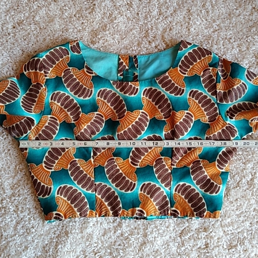 Cropped "mushroom" top